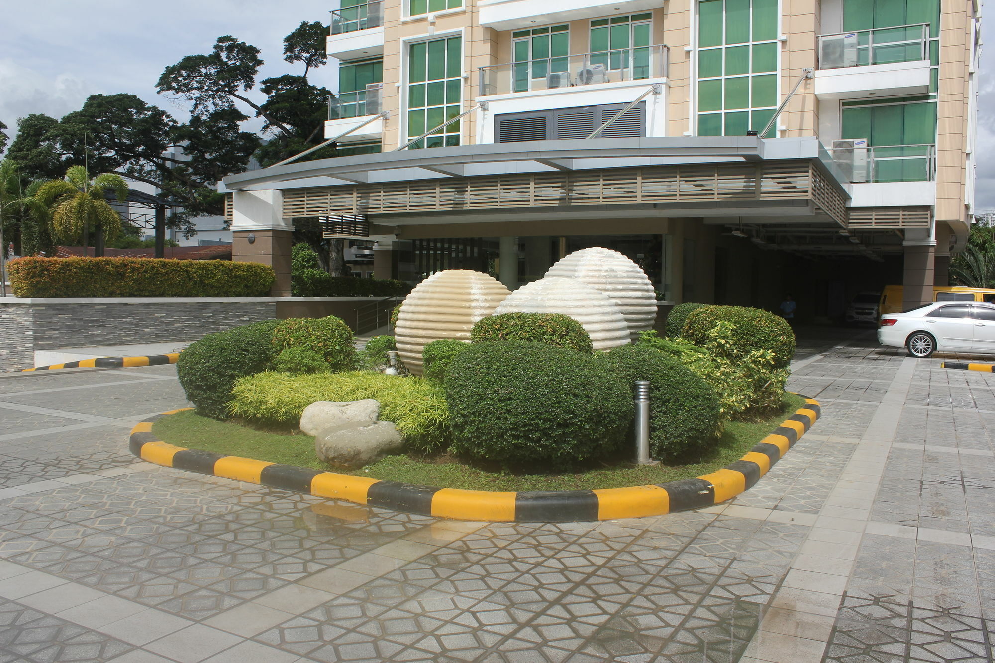 Padgett Place Prime Suites Cebu Exterior photo